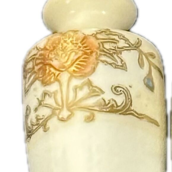 Vintage made in Japan, porcelain salt and pepper shakers no corks - Picture 2 of 5